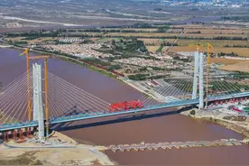 包银高铁乌海黄河特大桥合龙贯通图片