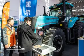 内蒙古农牧业机械展览会在呼和浩特开幕图片