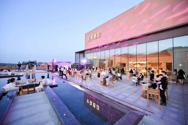 宁夏图兰朵葡萄酒小镇荣获“中国服务”·旅游产品典型创意案例