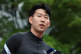 孙兴慜领衔韩国队抵达深圳：上一次世预赛交手，是国足赢了图片