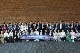 中国眼科力量闪耀世界眼科大会：中国医生首任主席，三场中国会议备受瞩目图片