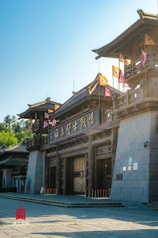 “多巴胺”旅游上新，跟着北北打卡“赤黄红”