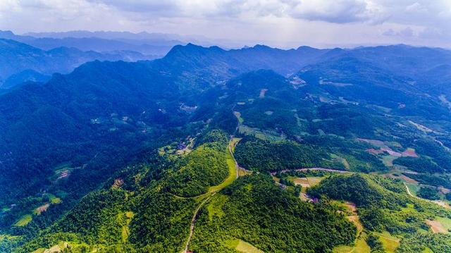 利川云雾山：日月绣岭结仙梁