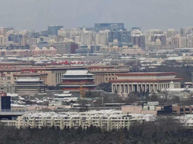 雪后天坛和天安门“同框”，市民出门赏雪忙