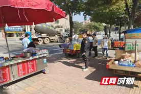 大祥区学院路街道：开展校园周边环境集中整治活动图片
