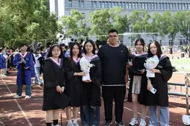 100多名学生的论文致谢，竟都有同一个人！图片