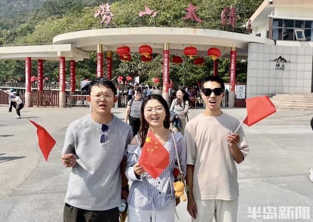 太清游览区举办“我和我的祖国”主题快闪 游客与工作人员共燃爱国情