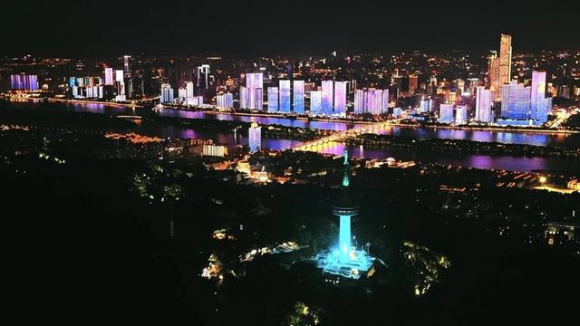你有一份岳麓山登高攻略请查收！“长沙之眼”瞰全景，索道穿林赏星城