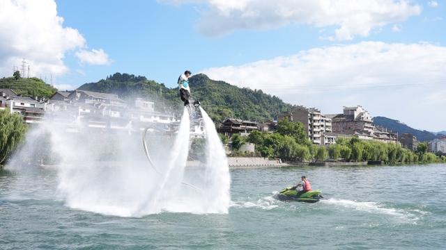 镇远：㵲阳河水上项目受游客追捧