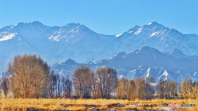 雪染巍峨祁连山 静谧纯净似丹青