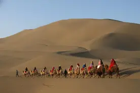 敦煌鸣沙山月牙泉景区25日起试行门票预约制图片
