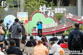 杭州上城这场音乐会很燃 外卖小哥争当“街头歌王”图片