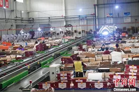 【甘快看】甘肃秦安迎来苹果采销季图片