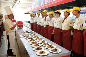 郑州新东方烹饪学校：校企融合下“订单” 培养有“食”力人才图片