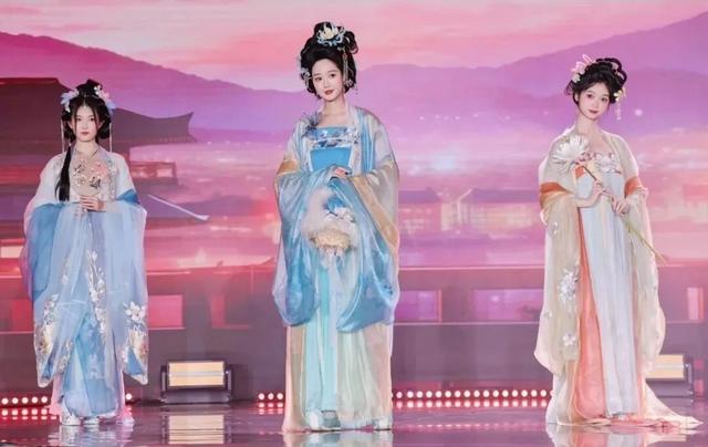 双节“合体”活动多多！打卡世巡赛举办地防城港，畅玩大美海边山！
