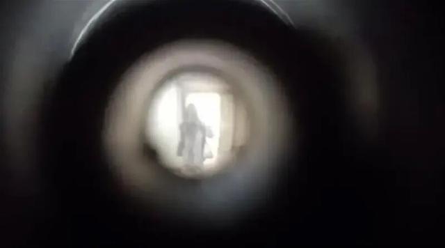 “成都女子家门口遇害案”一审判处被告人死缓：不认定为正当防卫，作案时系限制刑事责任能力人，依法予以从轻处罚