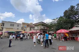 五一假期全红婵老家迈合村又迎游客潮，村支书：每天几千客流，继续做好服务工作图片