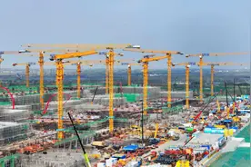 牢记嘱托 感恩奋进——安徽往前赶丨全球首条8.6代线建设冲刺 合肥新型显示产业高地加速崛起图片