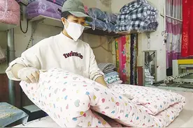 不怕脏不怕累 弹棉花弹出幸福生活图片