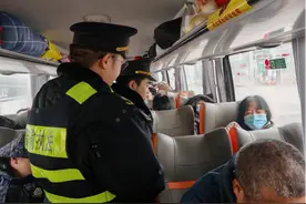 省交通执法五支队：防范客运大巴“越界”  交通执法坚决严查图片