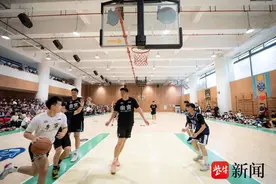 “篮”不住的热爱！南京同曦球员走进南外雨花，这场友谊赛超燃图片