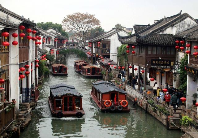 江苏苏州：古街周末人气旺