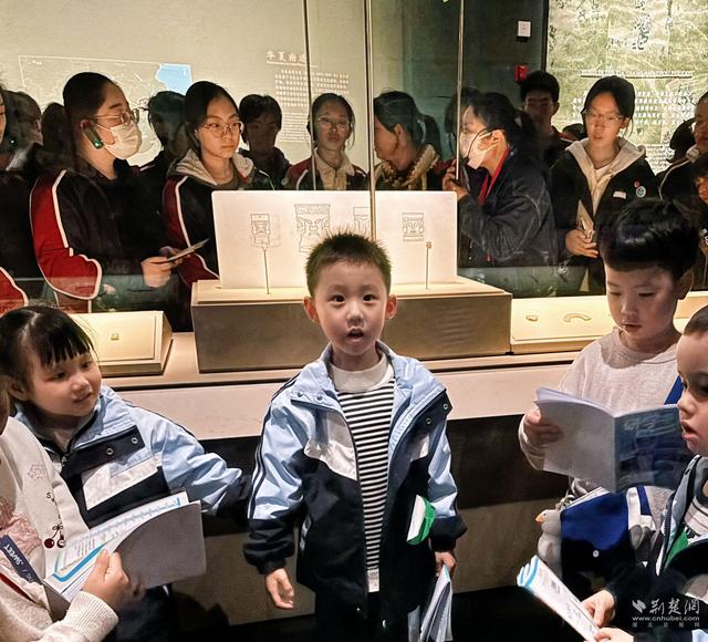 以家园共育之笔，绘就荆楚文化传承画卷