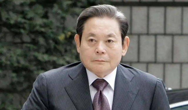 从“烧手机”到“利润暴跌”：三星电子遭遇56年来最严峻危机
