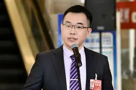 委员建议|王喆委员：以人工智能资源优势，提升助老服务能级图片