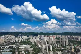 山城颜值爆表 蓝天白云入画来图片