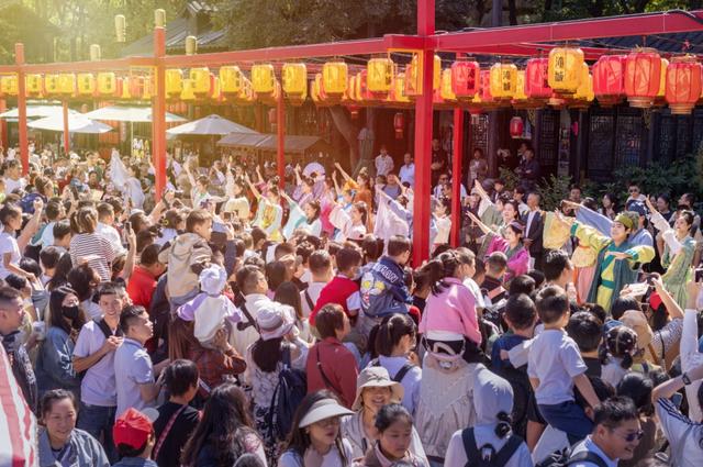 武进红了！火了！爆了！到处都是人人人……