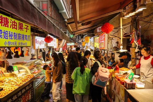 双向奔赴！来一场红城烟火之旅