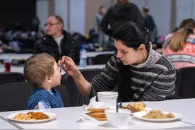 俄乌冲突中的难民：逃离、生存与回归图片