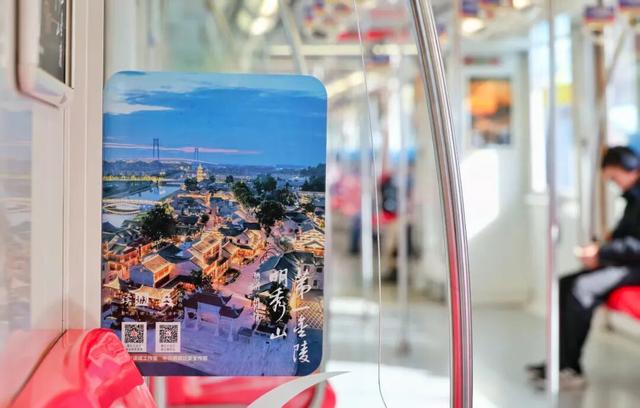 栖霞山人气爆棚，红叶超长待机！@友友们，错峰更有乐趣哦~