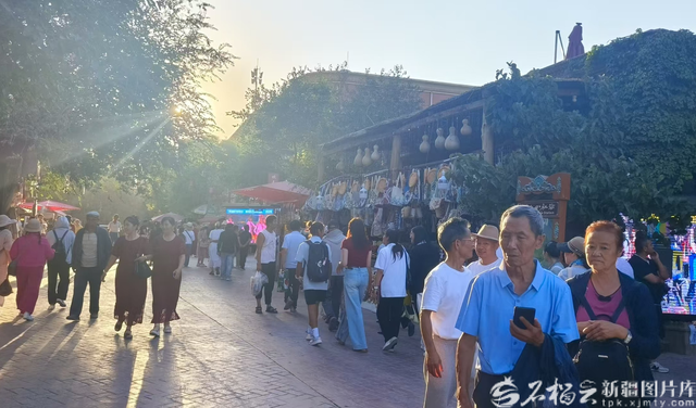 消费热点丨新疆暑期文旅消费 “热”力满格