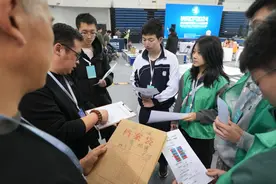 当场拆封“试卷”？DOBOT智造大挑战现场编程大考｜聚焦2024世界机器人大赛总决赛图片