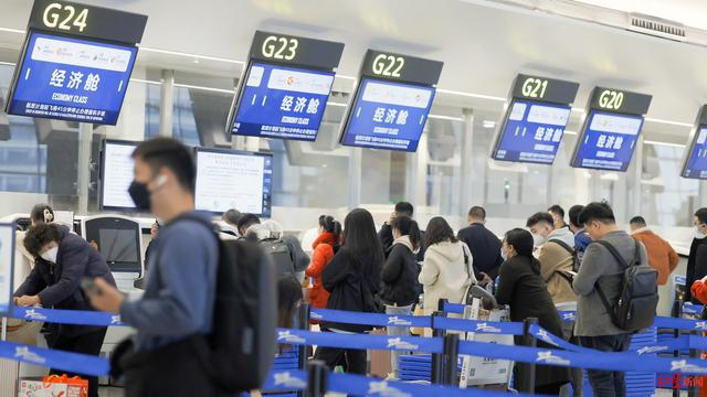 国庆遇中秋，成都航空枢纽“准备充足”，行李配送服务让旅客轻装出门