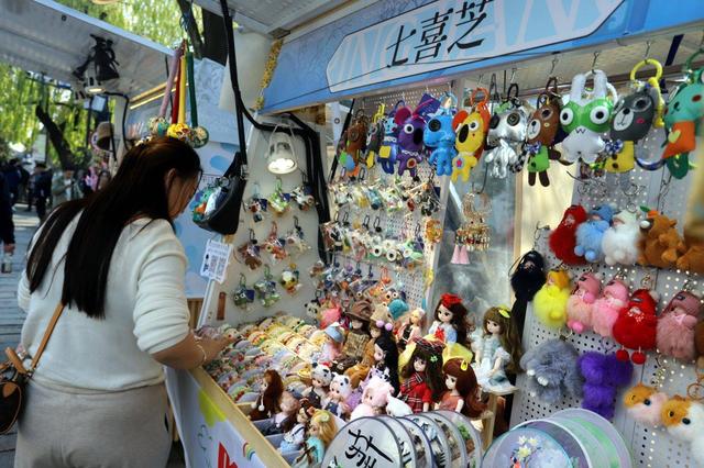 江苏苏州：逛文创市集 游平江古街