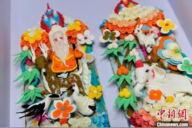 指尖上的传承 西藏年货市场酥油花“绽放”图片