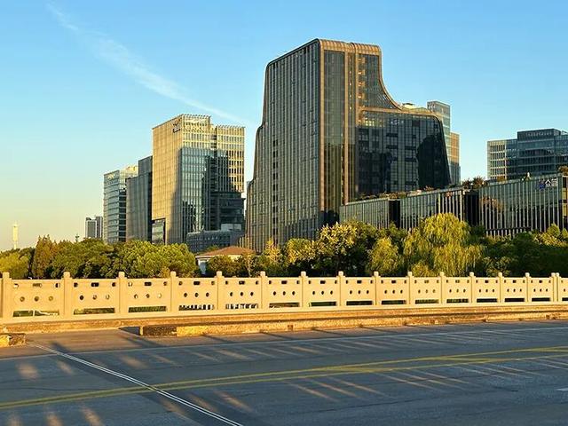 漫步淀浦河遇“左岸”，解开城市水岸命名密码
