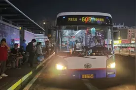出行更便捷！605路公交末班车延后服务1小时图片