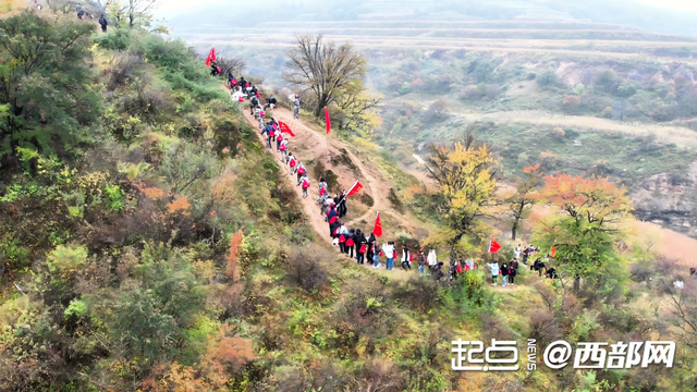 重走长征路的青年，在追寻什么？