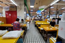 韩国制造业变“老”，在韩华人：年轻人嫌累不愿干，老年人因生计退而难休图片