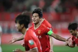 重庆铜梁龙新赛季主场首秀 12337名球迷燃爆全场图片