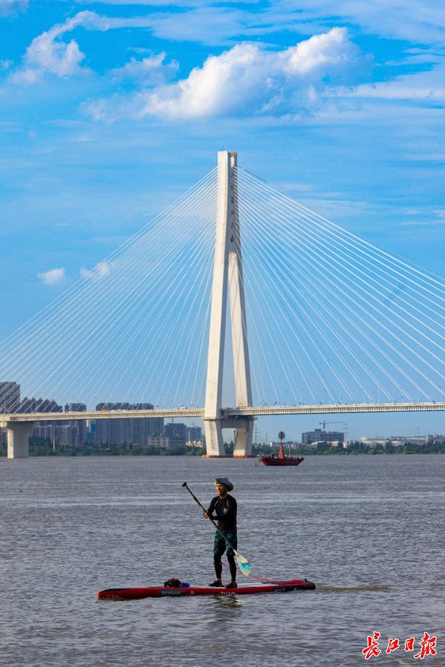 白天玩桨板，晚上看灯光秀——这样的周末，独一份
