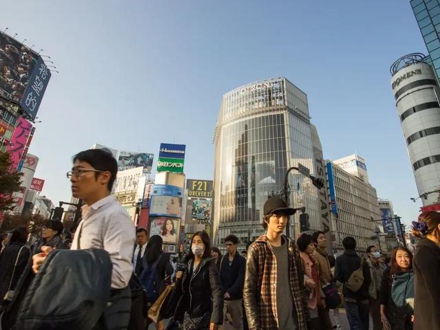 日本32岁女孩，嫁给了AI