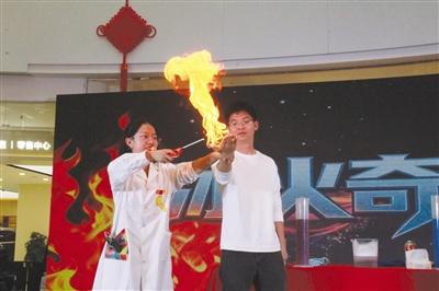 2025年南阳市全国科普月主题活动在万达广场举行