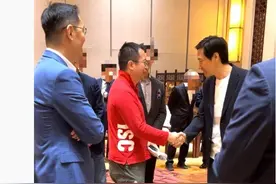 周鸿祎向雷军要小米SU7被婉拒！极氪也把车送到了360公司楼下，周鸿祎：可以搞个小型车展了图片