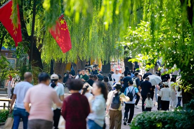 国庆中秋假期首日，济南野生动物世界接待游客人次过万｜国庆中秋·嘻游记