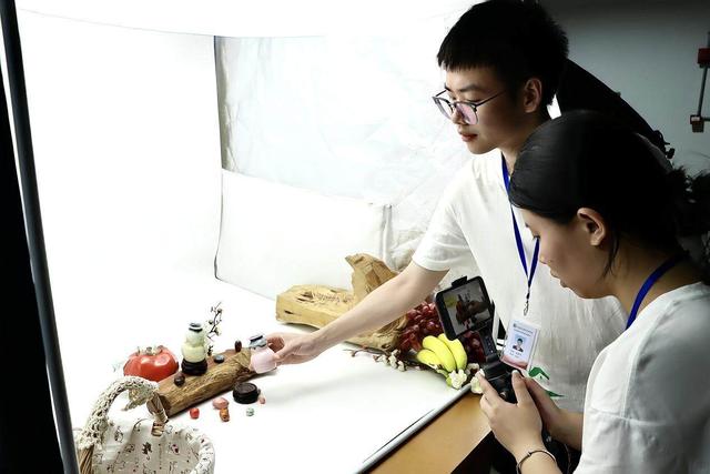 广东建院心向阳电商兴农实践队赋能梅州大埔高陂陶瓷产业振兴